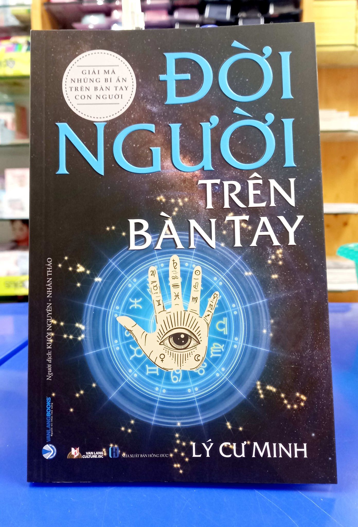 Đời Người Trên Bàn Tay